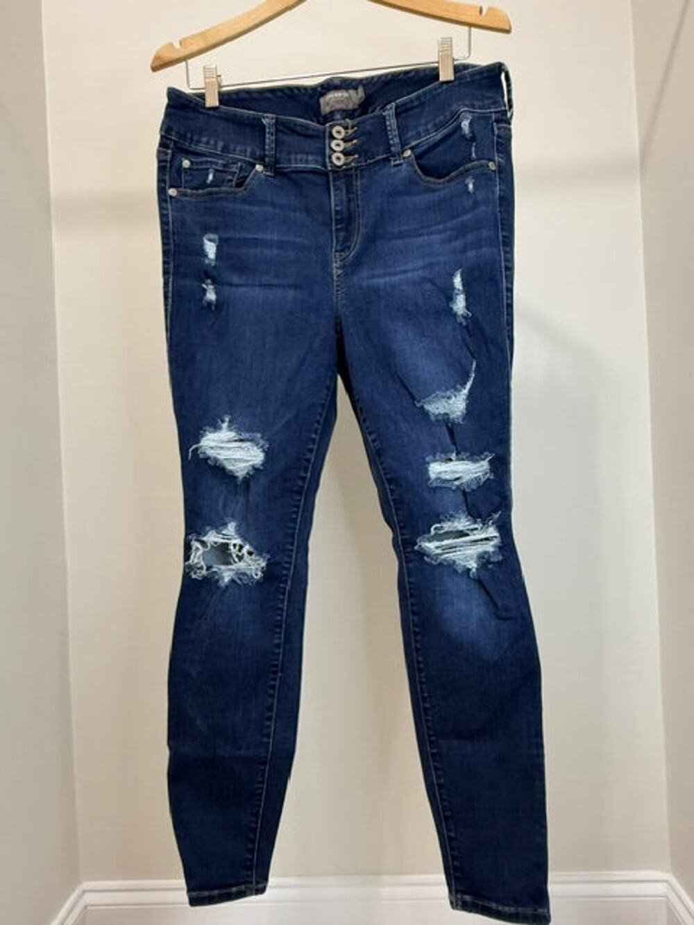 Torrid Super Soft Jegging (Dark Wash, Distressed, 27.5” Inseam) Sz14R